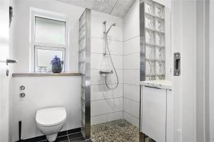 Ένα μπάνιο στο TV1028-Albaek-Magevej-9 +18 φωτογραφίες