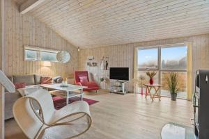 Μια τηλεόραση ή/και κέντρο ψυχαγωγίας στο TV1036-Bindslev-Blishonevej-7