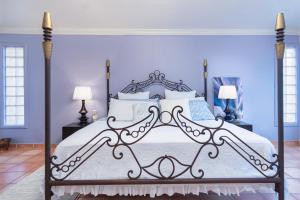 Ένα ή περισσότερα κρεβάτια σε δωμάτιο στο Palm Paradise House