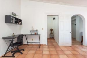 Μια τηλεόραση ή/και κέντρο ψυχαγωγίας στο Palm Paradise House