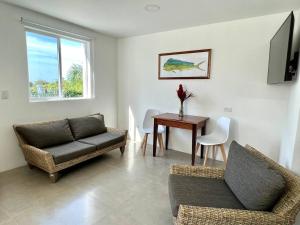 Ruang duduk di Casa Blanca Manuel Antonio B1, Central, Pool, Gated
