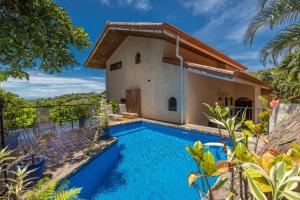 Bazén v ubytování Casa Sophia A Cozy, Treetop, Sea View Gem nebo v jeho okolí