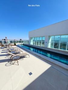 a swimming pool on the roof of a building at Flat Saint Moritz Express By Rei dos Flats in Brasilia