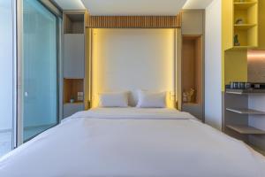 Postel nebo postele na pokoji v ubytování Wave 515 - Getaway Chalet at Sawary Resort Batroun + 29 fotografií