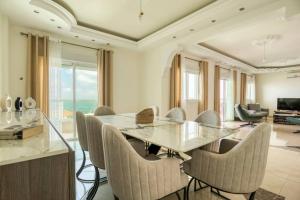 Χώρος καθιστικού στο Veil - Modern 3-Bedroom Apt & Balcony in Aley