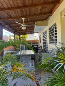 a patio with plants and a wooden ceiling at casa moderna y campestre con piscina y patio serca a la playa in Muñoz
