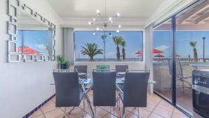 Gallery image of Las Gaviotas 436 Mid-century Ocean View Apartment in Puerto Peñasco