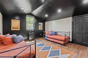 Posezení v ubytování New Barn/King Beds/Hot Tub/Spacious Level Parking