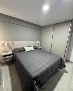 a bedroom with a large bed in a room at departamento en edificio torre libertador in Río Tercero
