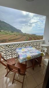 a table and chairs on a balcony with a view at Apartamento tranquilo con vistas in Los Realejos
