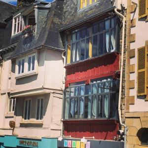 a building with large windows on the side of it at appartements centre historique de morlaix in Morlaix