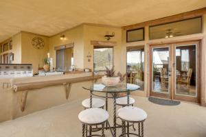 een keuken met een tafel en stoelen bij Mtn-View Adobe Home with Large Deck Near Prescott! in Humboldt