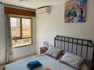 Giường trong phòng chung tại Málaga Centro habitaciones privada en apartamento compartidos