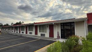 a row of buildings in a parking lot at Executive Inn in Warner Robins