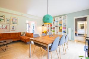a living room with a table and chairs and a couch at Lake House Central Lyngby in Kongens Lyngby
