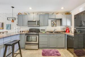 Fotografie z fotogalerie ubytování Pool and Hot Tub Access! Chic Condo in Scottsdale v destinaci Currys Corner