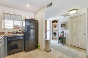 Fotografie z fotogalerie ubytování Pool and Hot Tub Access! Chic Condo in Scottsdale v destinaci Currys Corner