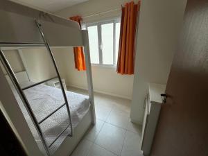 Ένα ή περισσότερα κρεβάτια σε δωμάτιο στο cód 17 · Apartamento a 150 metros da praia