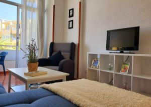 Μια τηλεόραση ή/και κέντρο ψυχαγωγίας στο 2 Bedrooms Ap Yumbo Center