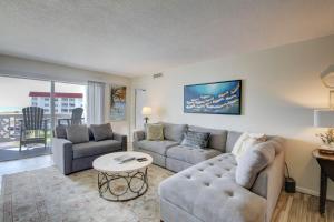 a living room with a couch and a table at El Matador 152 - FREE TICKETS!! Your stay includes free tickets to many area attractions! in Fort Walton Beach