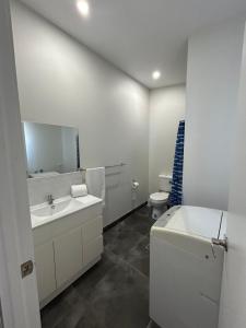 Ένα μπάνιο στο Studio room