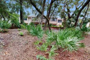 Κήπος έξω από το Spacious 3BR/3BA Dog-Friendly Condo with Pool - Fernandina Beach Access