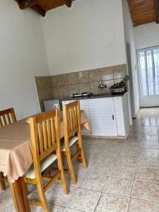 a kitchen with a table and chairs in a room at Complejo Juan Pablo in Colón
