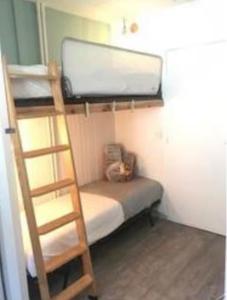 Postel nebo postele na pokoji v ubytování Studio cosy au Belvédère - place centrale