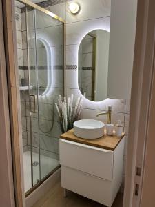 Ένα μπάνιο στο Apartment - La Grande Motte - fully equipped