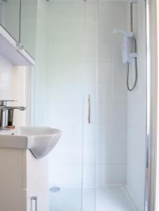 Ένα μπάνιο στο #10 Cozy Solihull Studio Near NEC & BHX