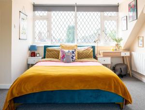 Ένα ή περισσότερα κρεβάτια σε δωμάτιο στο #10 Cozy Solihull Studio Near NEC & BHX