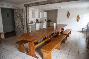 Kuchyň nebo kuchyňský kout v ubytování Domaine Castelnaut gîte et château
