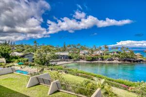 een resort met uitzicht op de oceaan bij Napili Point C29 in Kapalua