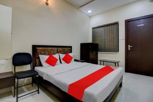 Katil atau katil-katil dalam bilik di Hotel O The Shloka +26 gambar