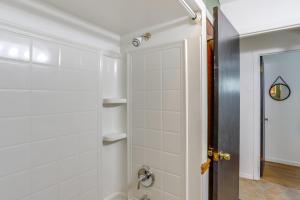 Ένα μπάνιο στο Steps to Lake Erie! Cedar Point Home Base with Deck +18 φωτογραφίες