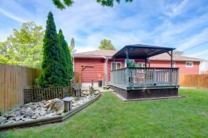 Κήπος έξω από το Steps to Lake Erie! Cedar Point Home Base with Deck