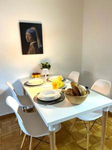 Makanan di atau berdekatan apartmen