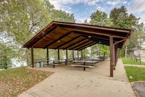 Φωτογραφία από το άλμπουμ του Fish, Boat and Hike Norfork Lake Studio Near Marina σε Henderson