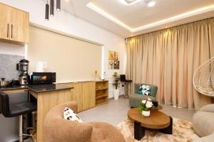 Imagen de la galería de Luxe Beachfront Apartment Lagos, en Okunaja