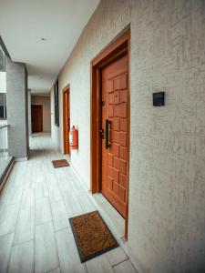 Afbeelding uit fotogalerij van 2 bedroom at Diz Eden in Accra