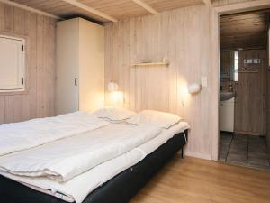 a large bed in a room with a bathroom at Luxury Spa Retreat in Blavand - By Traum Ferienwohnungen in Blåvand