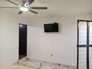 Μια τηλεόραση ή/και κέντρο ψυχαγωγίας στο The Terrace-Room 6