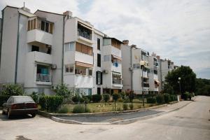 Budova, kde se apartmán nachází + 14 fotografií