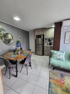 a living room with a table and a couch at Amplio Dep en el centro de la ciudad 3 hab 2 Baños -parking privado in Rancagua