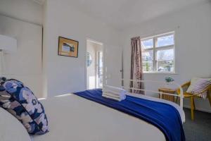 Katil atau katil-katil dalam bilik di Classic 3-Bedroom Home in Whangarei
