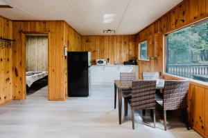 Køkken eller tekøkken på 3-Bedroom Cottage #5 - Sand Bay