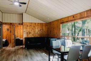 Et opholdsområde på 3-Bedroom Cottage #9 - Sand Bay