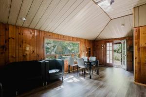 Et opholdsområde på 3-Bedroom Cottage #9 - Sand Bay