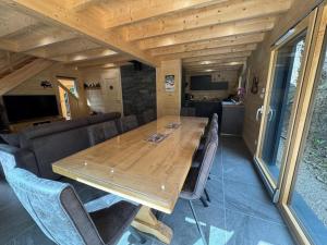 TV/trung tâm giải trí tại Chalet individuel 8 personnes avec parking à Châtel - FR-1-676-228