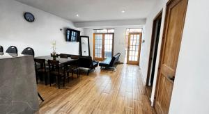 Μια τηλεόραση ή/και κέντρο ψυχαγωγίας στο CASA R4NCH OxAPAMPA